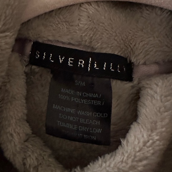 Grey, Small Robe!! Perfect for a spa day, or relaxing! So soft! - Picture 3 of 3